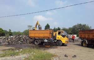 LSM BP2A2N Soroti Pembuangan Ratusan Ton Sampah di Pasar Jambe