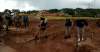 Pol PP Tangsel saat memasang garis kuning di area pengurukan SPBU Jalan Boulevard Silktown, Graha Raya, Serpong Utara.