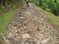 Jalan Amburadul, Warga Mengaku Geram
