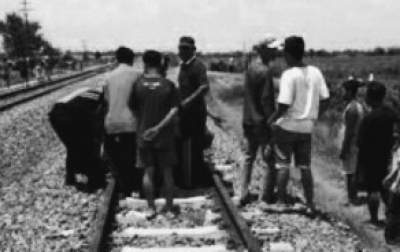 Perlintasan Kereta Tanpa Palang Makan Korban, 3 Orang Tewas Tertabrak KRL