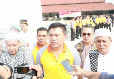 Peringati Hari Bhayangkara Ke 73,&nbsp;Polda Banten Gelar Bakti Sosial Religi di Masjid Agung Banten