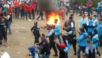 Aksi Demo Buruh di Banten Diwarnai Aksi Bakar Ban