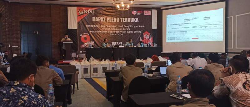Rapat Pleno Rekapitulasi Suara, Ketua KPU Kabupaten Serang : Penetapan Paslon di Pilkada Serang Tunggu Lima Hari Mendatang