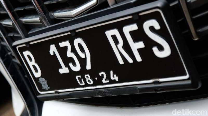 Ilustrasi pelat nomor kendaraan RF.