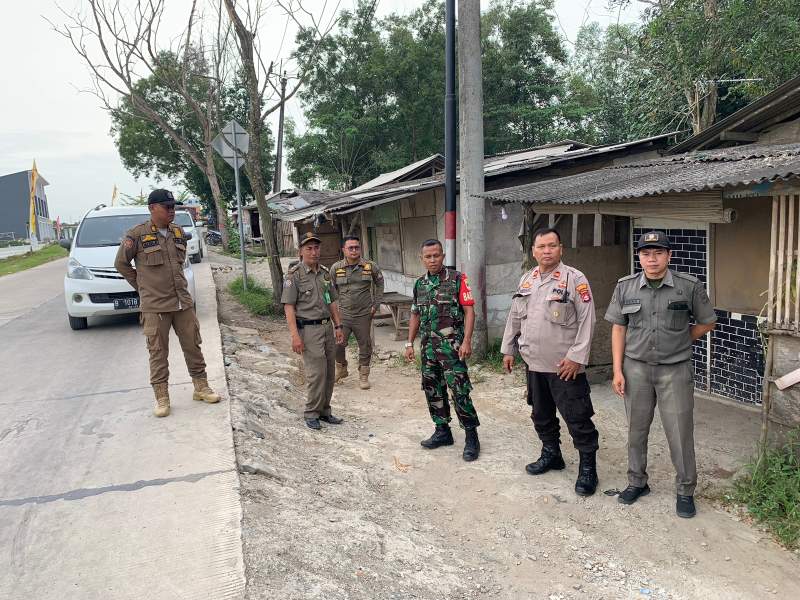 Trantib Solear Bersama TNI Polri Tutup Tempat Prostitusi di Cikasungka