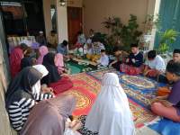 Peduli Yatim, Ade Maulana Santuni Puluhan Anak Yatim di Kediamanya