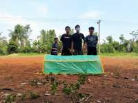 Unik, Pemuda di Serang Buat Layangan Keranda