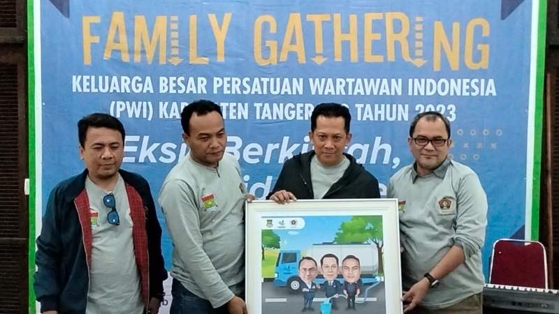 PWI Anugerahi Penghargaan untuk Pj Bupati Tangerang