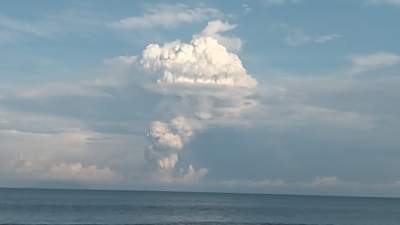 Suasana GAK saat mengeluarkan asap putih hasil pantauan&nbsp;di Pos Pantau GAK Pasauran, Kecamatan Cinangka, Kabupaten Serang