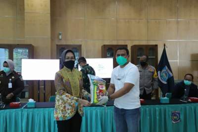 Tangsel Dapat Bantuan 50 Ton Beras dan Rapidtest Serta APD