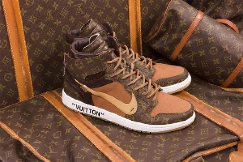 Dilelang, Sneaker Louis Vuitton dengan Tanda Tangan Virgil Abloh