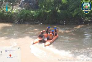 Tim SAR gabungan evakuasi bocah asal Deli Serdang hanyut di sungai Tembung.
