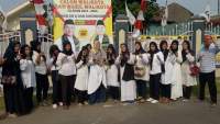 The Power Emak-emak saat mendeklarasikan dukungannya kepada bacalon walikota dan wakil walikota Cilegon, Helldy-Sanuji di rumah pemenangan yang berlokasi di Lingkungan Pagebangan, Kelurahan Ciwaduk, Kecamatan Cilegon, Senin (24/8/2020).