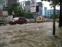 Kali Krukut Meluap, Lalu Lintas Padat