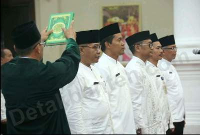 Pelantikan lima eselon II Pemprov Banten.