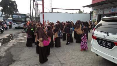 Pesantren Albadar Keluhkan Pelayanan PO Bus Hiba Utama