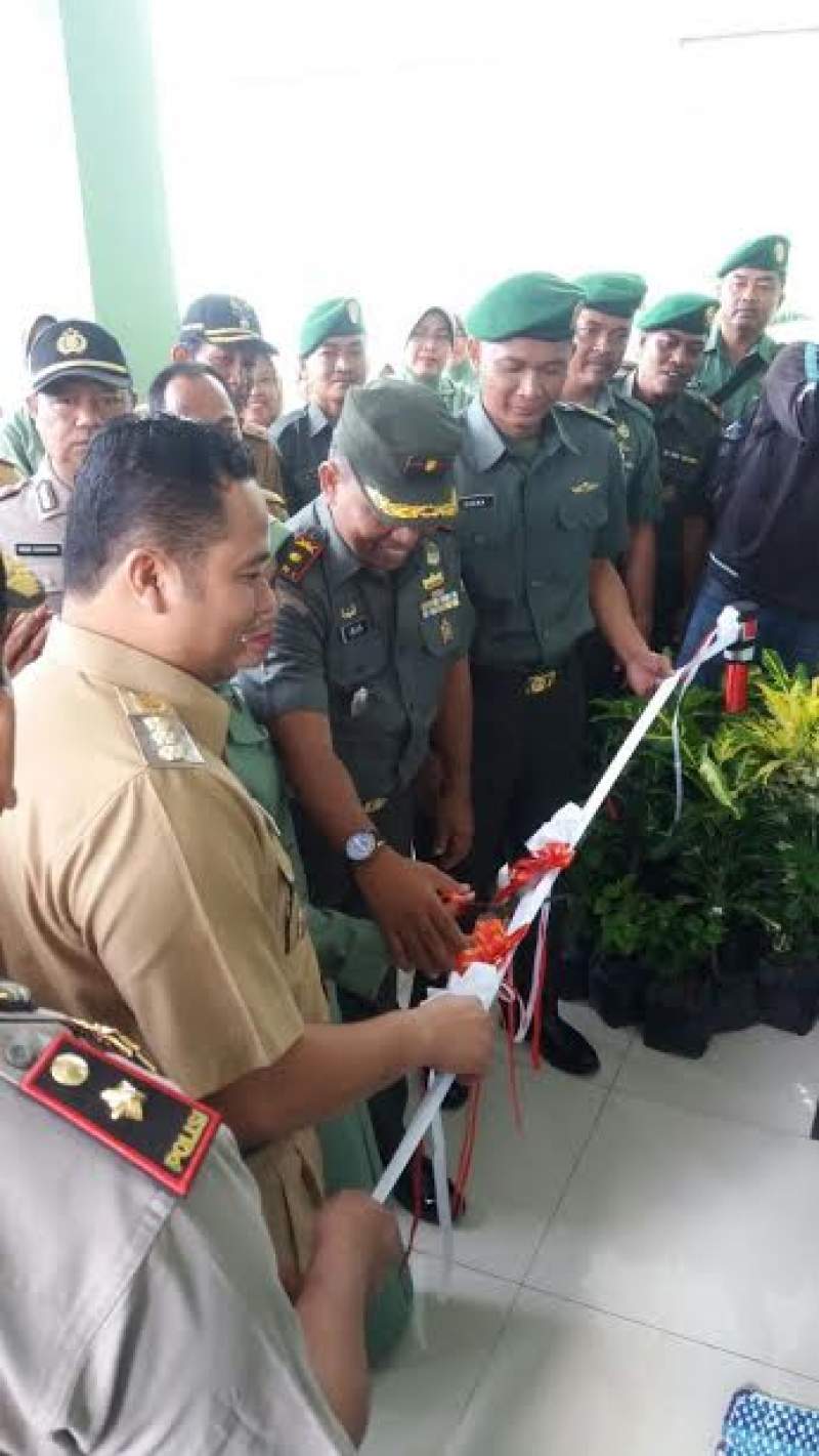 Wali Kota Tangerang Arief Wismansyah saat meresmikan Kantor Koramil Batu Ceper.