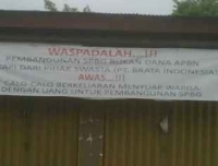 Serua- Salah satu spanduk peringatan terkait SPBBG yang dipasang Warga, Senin(27/1)dt