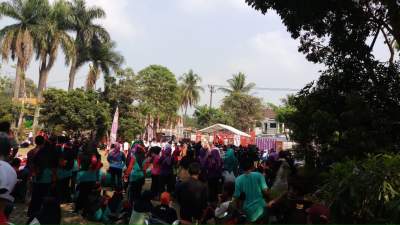 Peringati HUT RI, Ribuan Warga Cisauk Ramaikan Lomba Gerak Jalan  &nbsp;