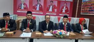 Ketua PSI Tangsel Andreas Arie Rustam bersama Fraksi PSI DPRD Tangsel, Alexander Prabu, Ferdiansyah, Steven Jansen dan Yulianah.