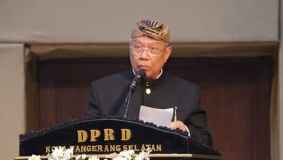 Wali Kota Tangsel, Benyamin Davnie.