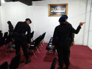 Sterilisasi Gereja Santa Odelia Jelang Jumat Agung, Tim Gegana Pastikan Lokasi Aman