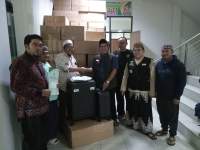 Kemenag Pandeglang Serahkan Koper Jemaah Haji