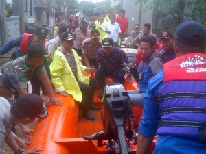 Kapolda Metro Jaya Tinjau Banjir di Kota Tangerang
