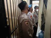 Personil Piket Polsek Panongan Cek Ruang Tahanan