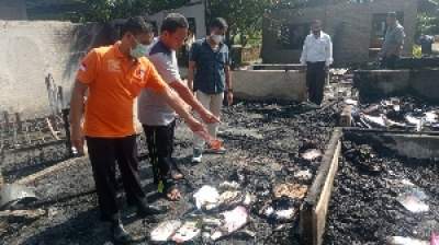 Satu unit rumah di Kabupaten Serdang Bedagai hangus terbakar.(istimewa).
