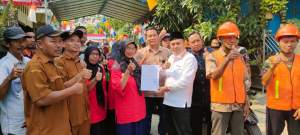 Optimalkan Bank Sampah, Gembong R Sumedi Salurkan Bantuan 3 Unit Motor Cator