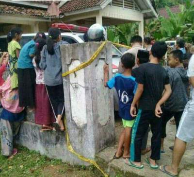 Sadis, Diduga Suami Bacok Istri Di Rumah Kontrakan