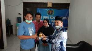 Pemkot Dan DPRD Kota Tangerang Bantu Logistik Para Jurnalis Ditengah Pandemik Covid-19
