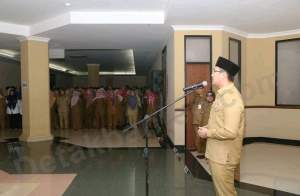 Wakil Gubernur Banten Banten Andika Hazrumy saat memipin Apel