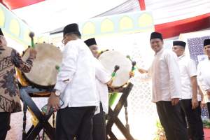 Wakil Bupati Serdang Bedagai Adlin Umar Yusri Tambunan buka MTQH ke 20 dan FSQ ke 19 di halaman Masjid Agung Sei Rampah.