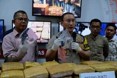 Pengedar Sabu Bersenjata Api Dibekuk Polisi