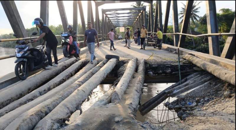 Emak-Emak di Serdang Bedagai Lapor ke Presiden Jokowi  Terkait Jembatan Penghubung Ambruk