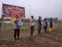 Kapolsek Balaraja Tanam Jagung Bersama