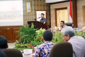 Wakil Walikota Tangerang memberi pemaparan soal PLTSa.
