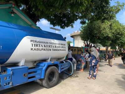 Boosterpump VTR Kena Banjir, Layanan Dibantu Mobil Tanki