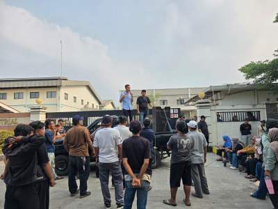 Tak Terima Limbahnya Diambil oleh LSM NKRI, Warga Geruduk PT Xin Yi Industrial