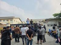 Tak Terima Limbahnya Diambil oleh LSM NKRI, Warga Geruduk PT Xin Yi Industrial