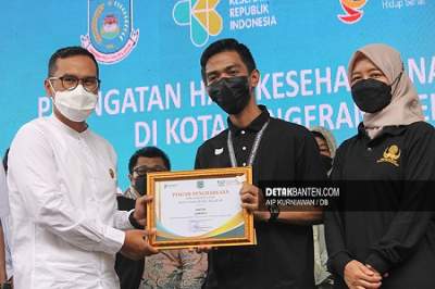 HKN ke-58 Dinkes Tangsel Beri Penghargaan untuk Insan dan Kader Kesehatan