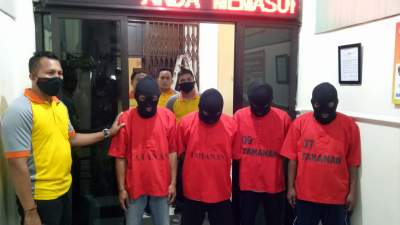 Emapt Oknum Pegawai Dinkes Cilegon, pelaku pencurian masker diamankan Polisi.