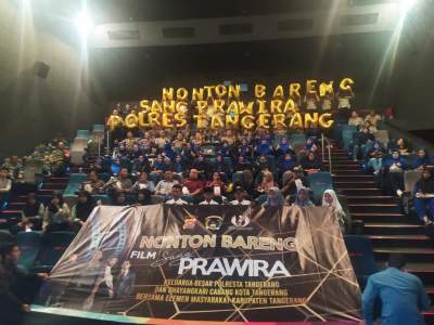 Kapolresta Tangerang Nobar Film Bareng Warga