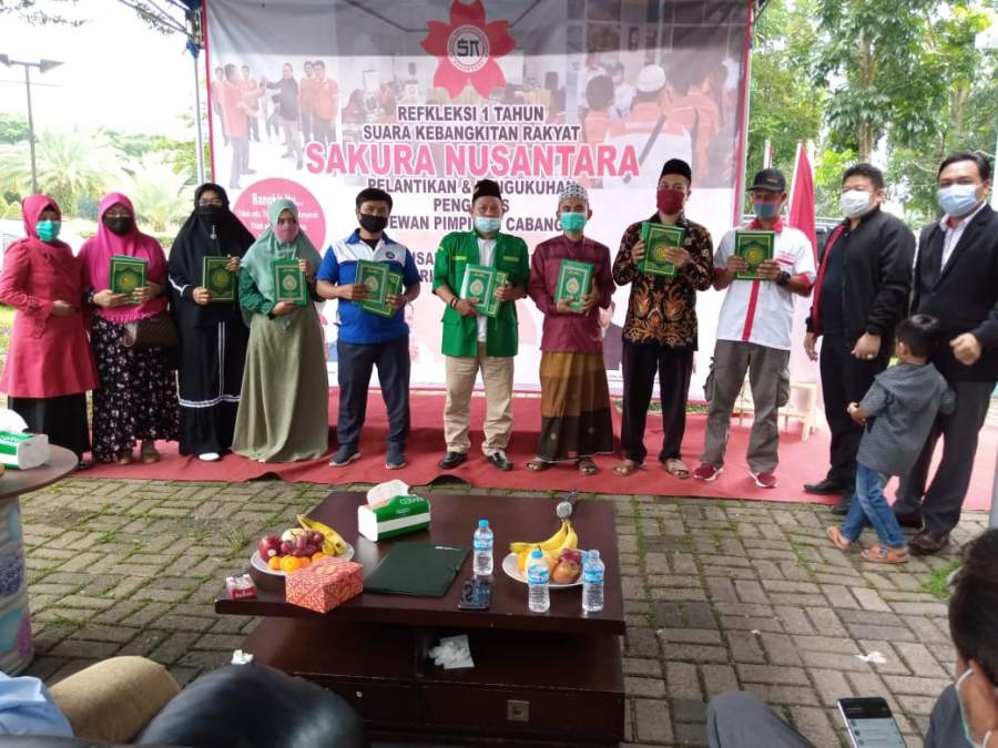 Sakura Nusantara Bagikan Al-Qur'an ke Yayasan Yatim Piatu
