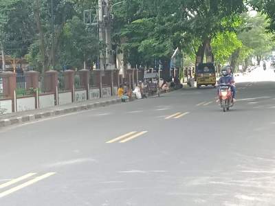 Manusia Karung Bertebaran di Kota Serang
