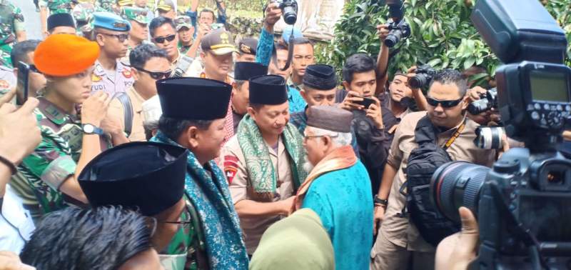 Sambutan Hangat, KH. TB Abdul Hakim kepada Panglima TNI dan Kapolri