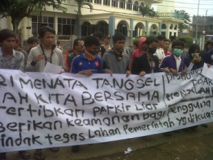 ALMASTRAM Tuntut Dishubkominfo Bubarkan Parkir Liar