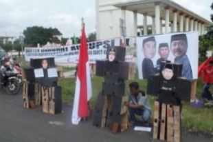 Kebijakan Rano Karno Konyol